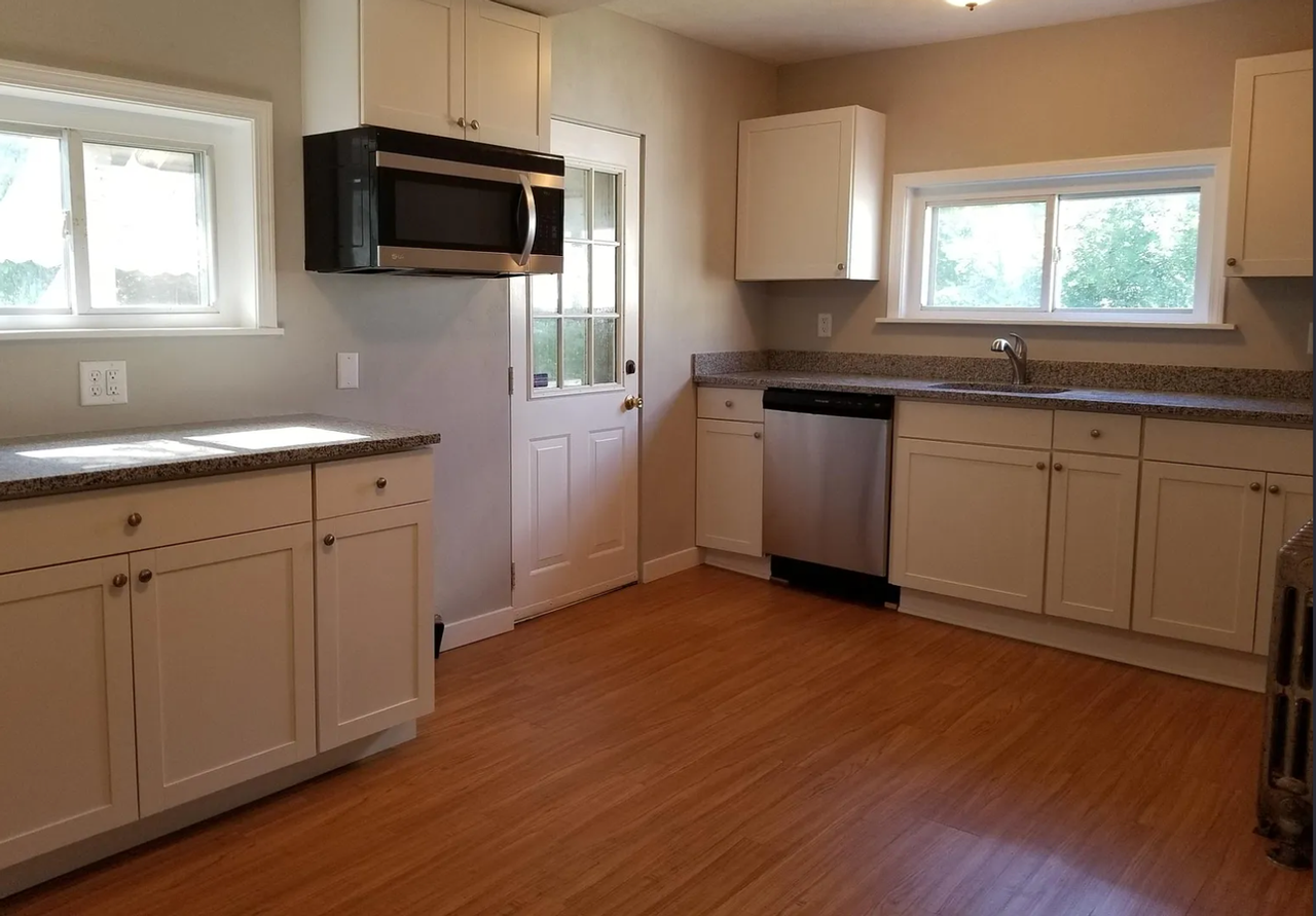 1336 Fallowfield Ave - Photo 6 of 18
