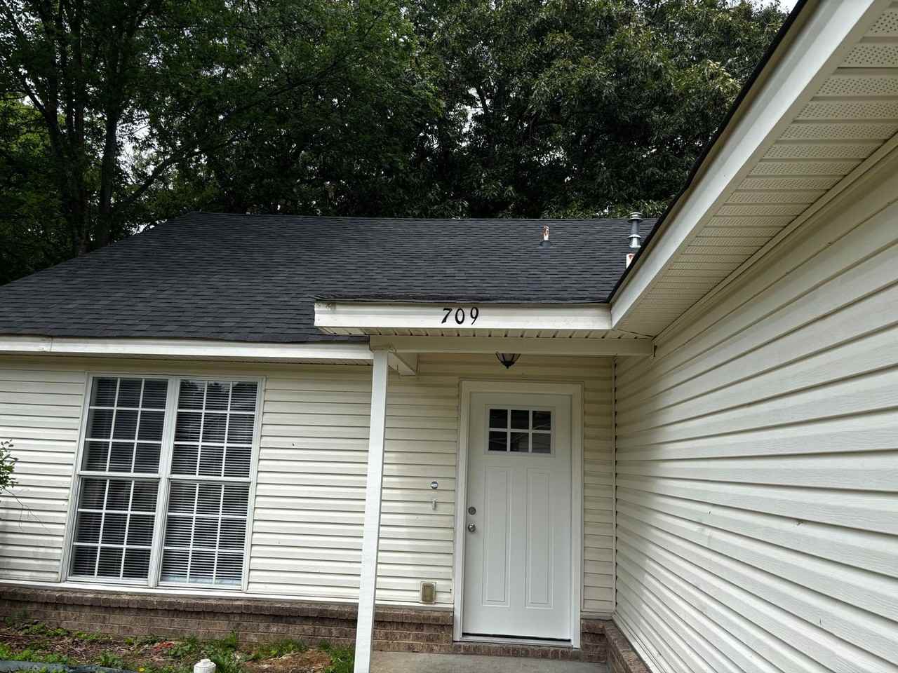709 Crescent Cv - Photo 2 of 23