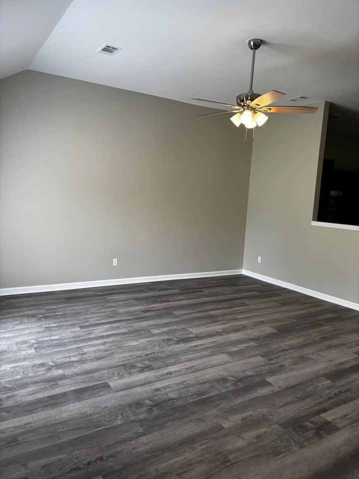 709 Crescent Cv - Photo 3 of 23