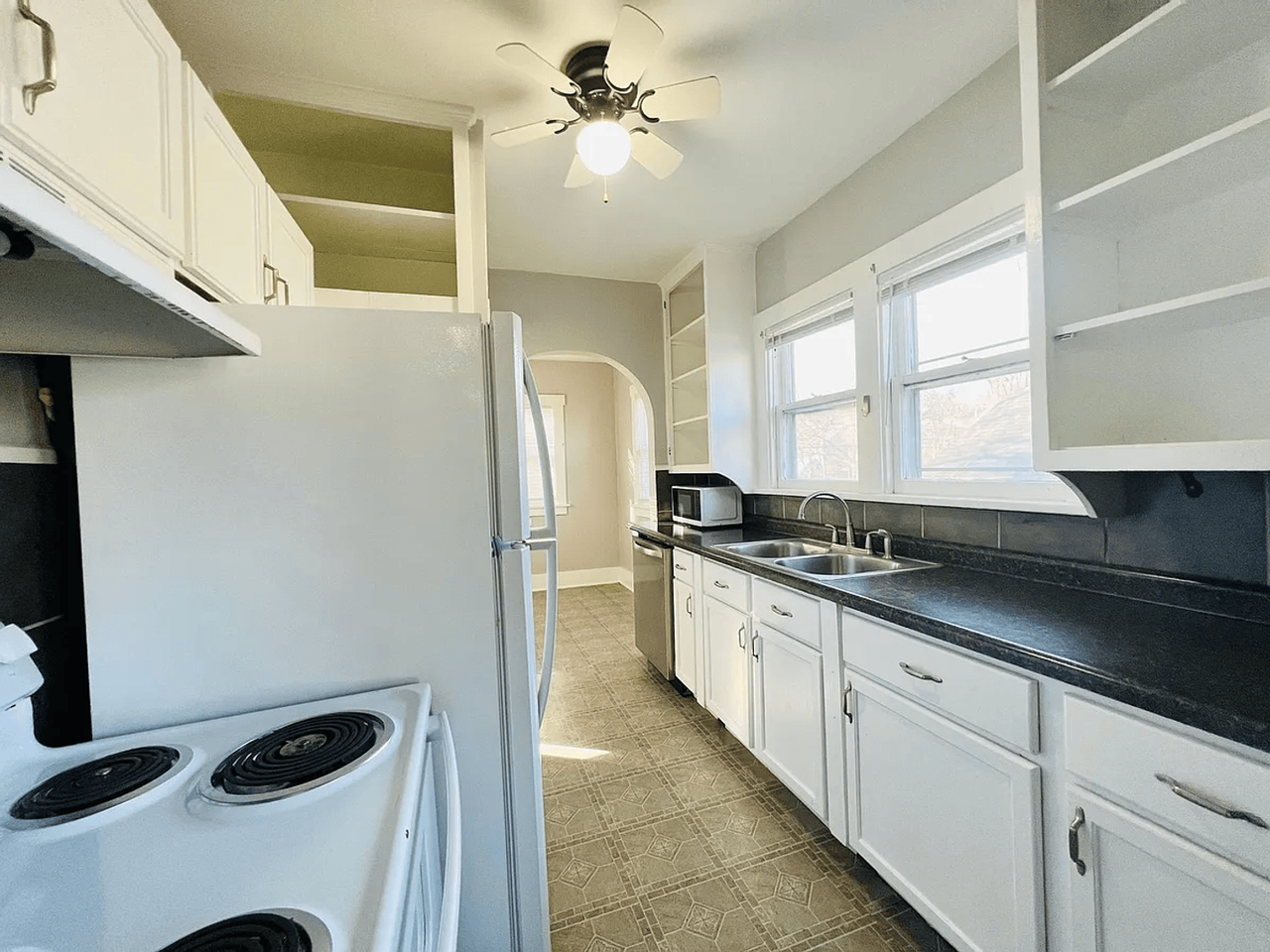 2914 N 49th Ave - Photo 2 of 9