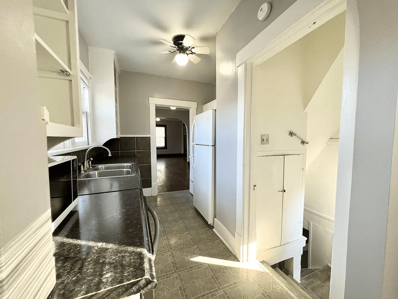 2914 N 49th Ave - Photo 3 of 9