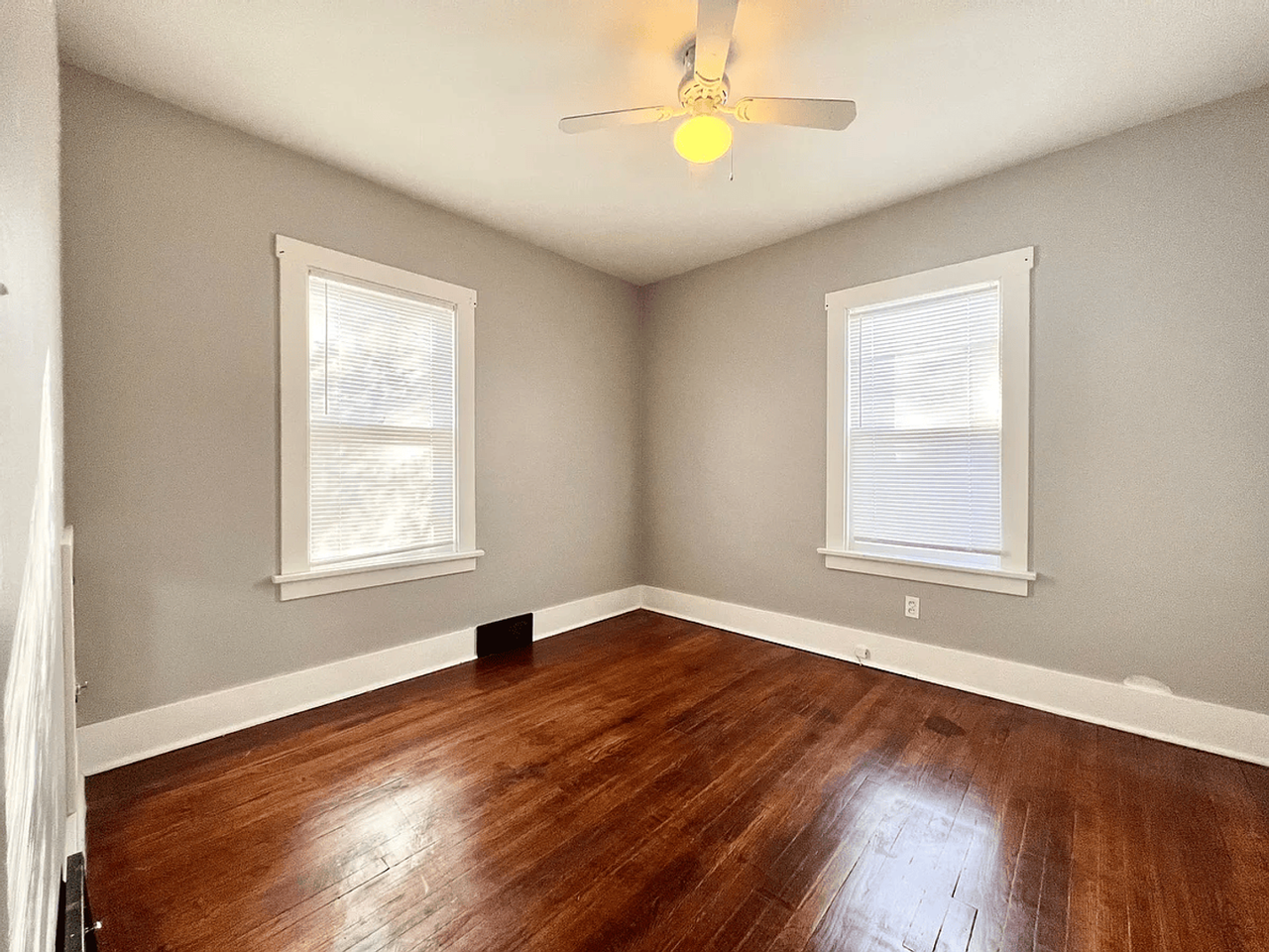2914 N 49th Ave - Photo 4 of 9
