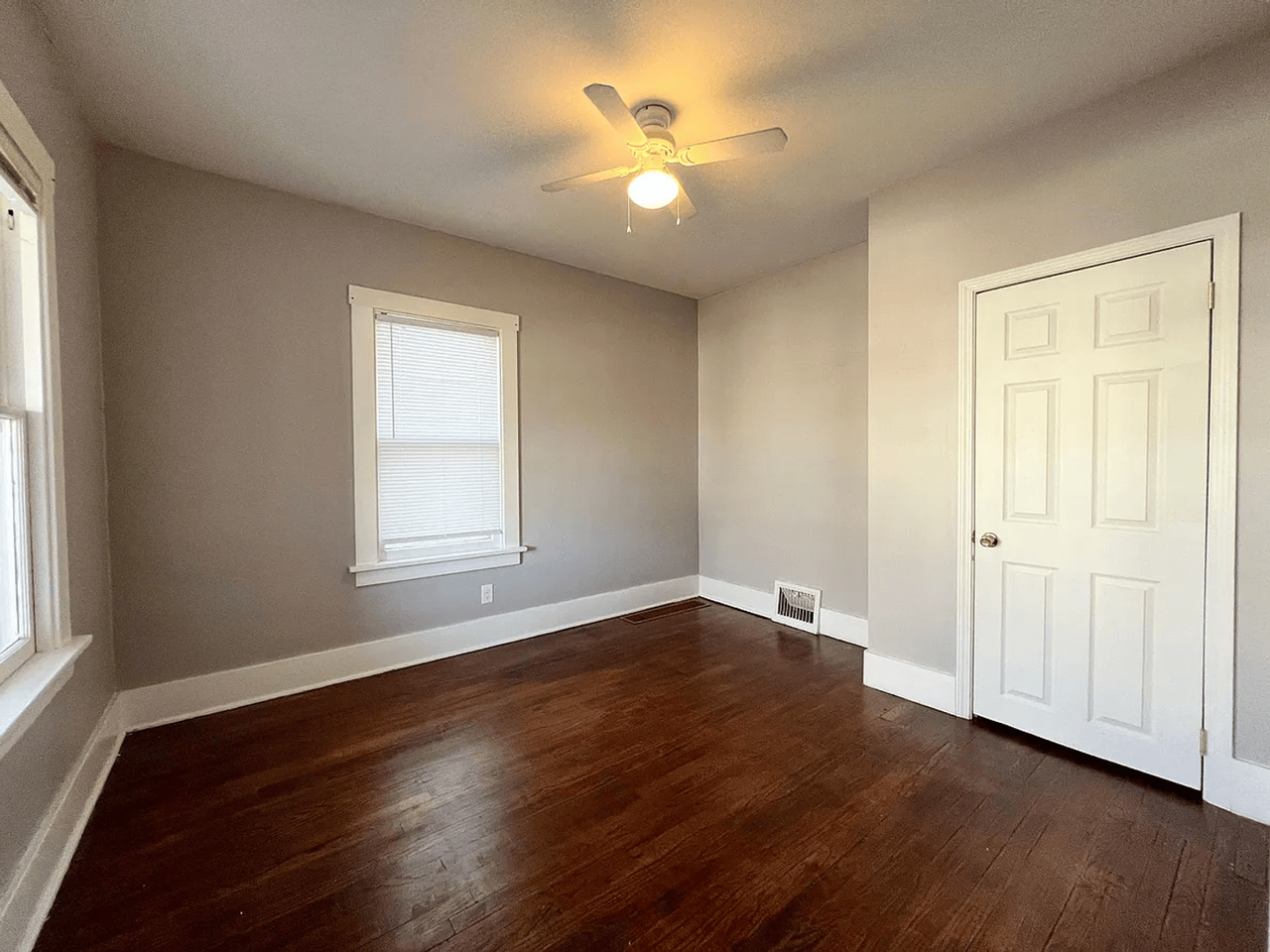 2914 N 49th Ave - Photo 5 of 9