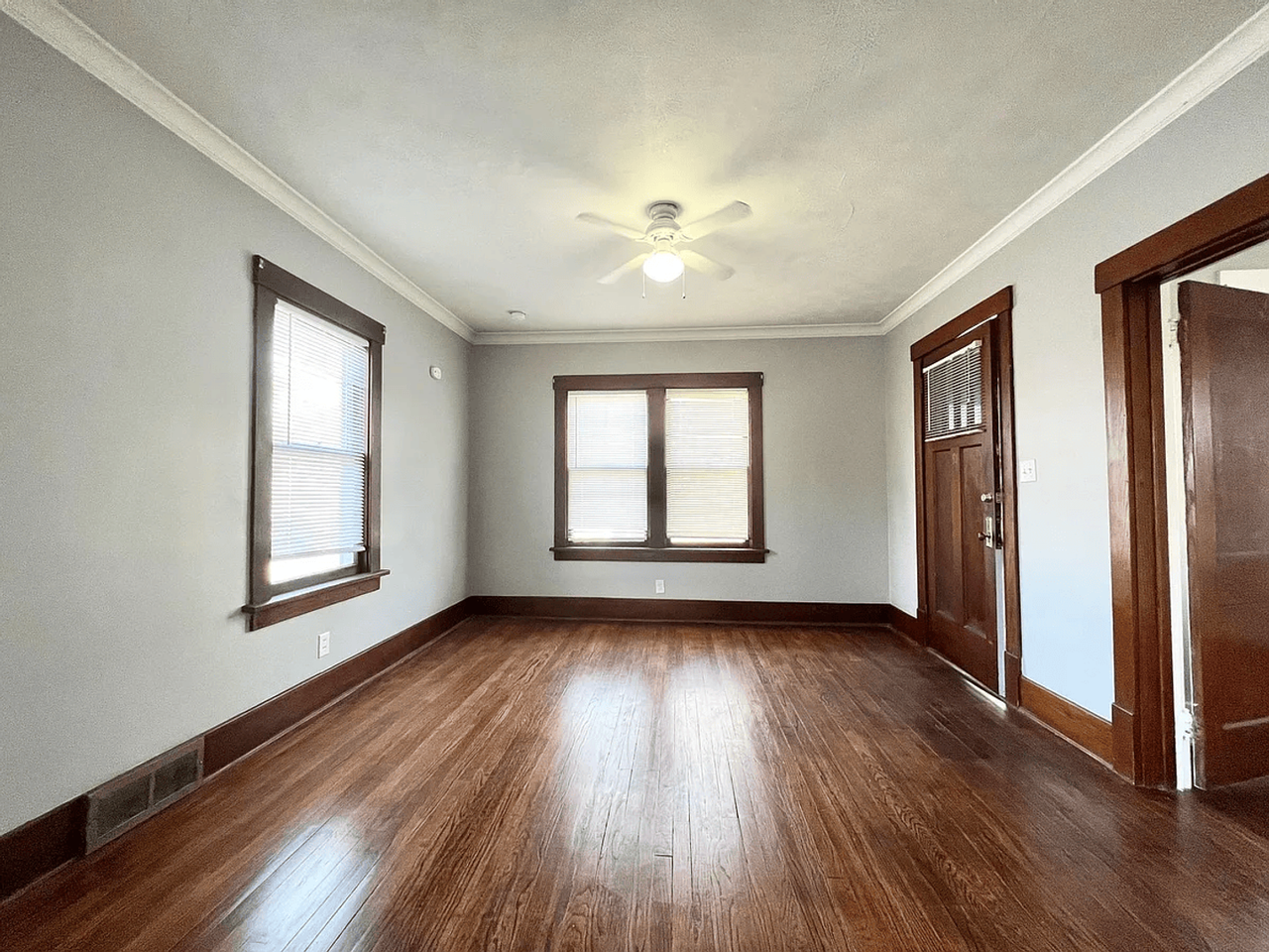 2914 N 49th Ave - Photo 6 of 9