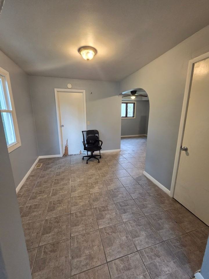 528 E 38th St - Photo 3 of 13