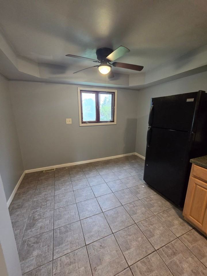 528 E 38th St - Photo 4 of 13