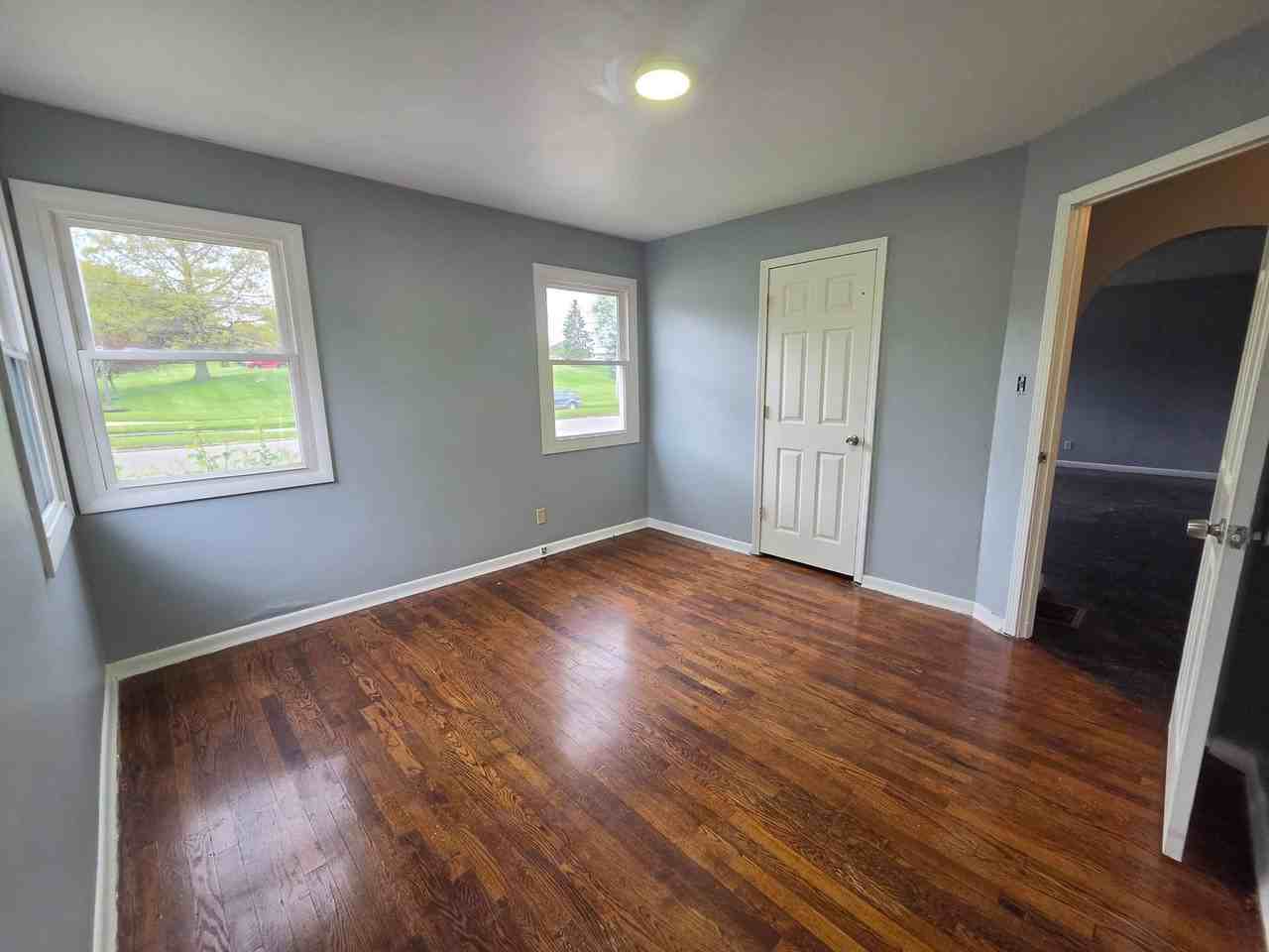 528 E 38th St - Photo 6 of 13