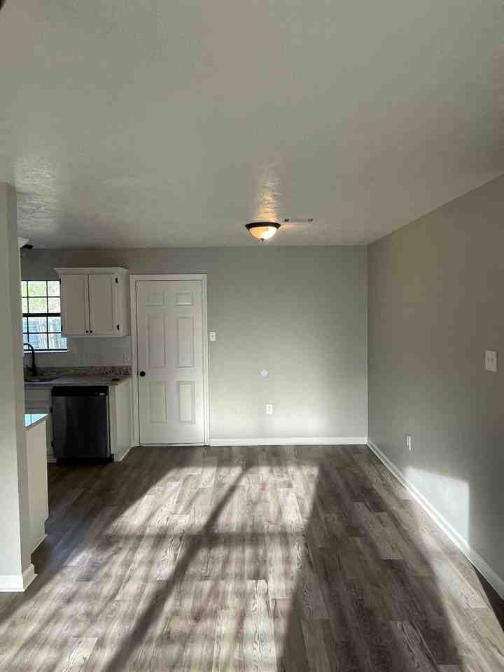 1415 Huebner St - Photo 3 of 16