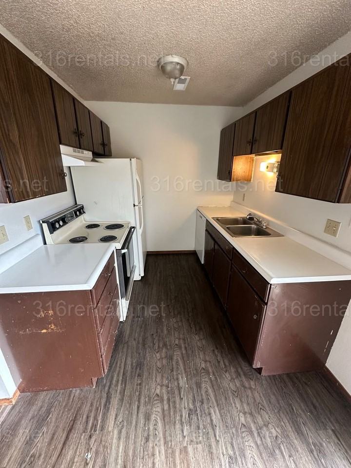 369 E Marion Ct #4 - Photo 6 of 13