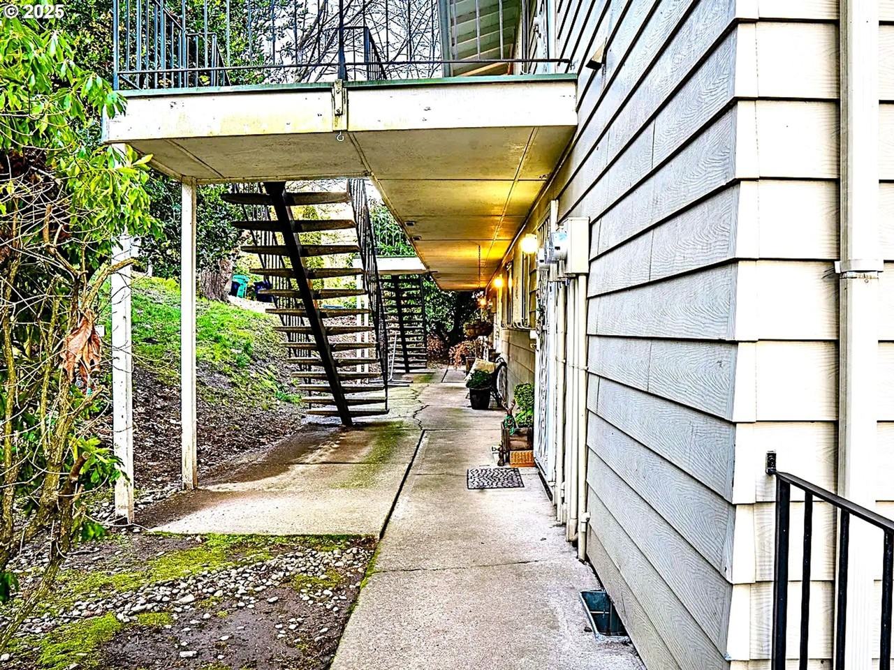 Hillside Eight - Photo 7 of 23