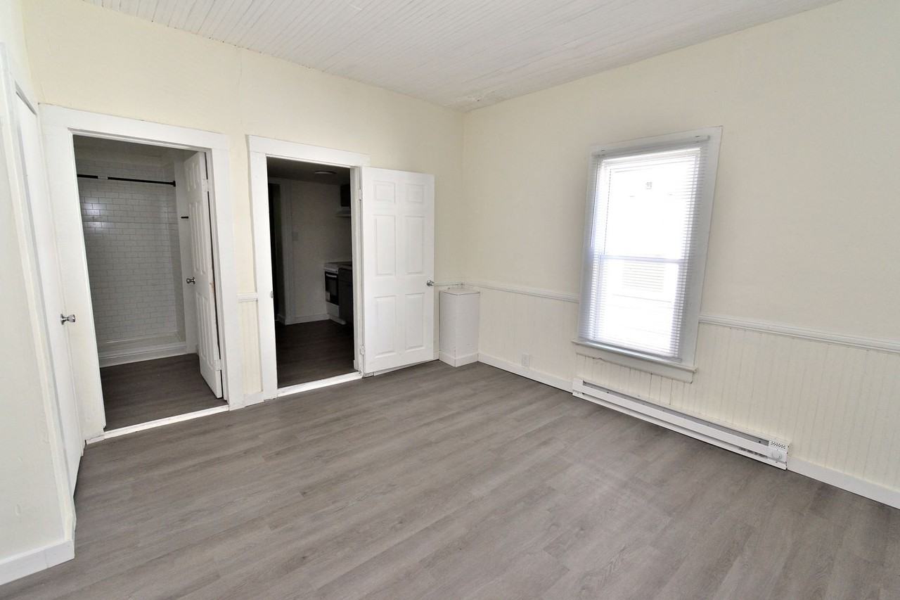 829 Gay St - Photo 4 of 8