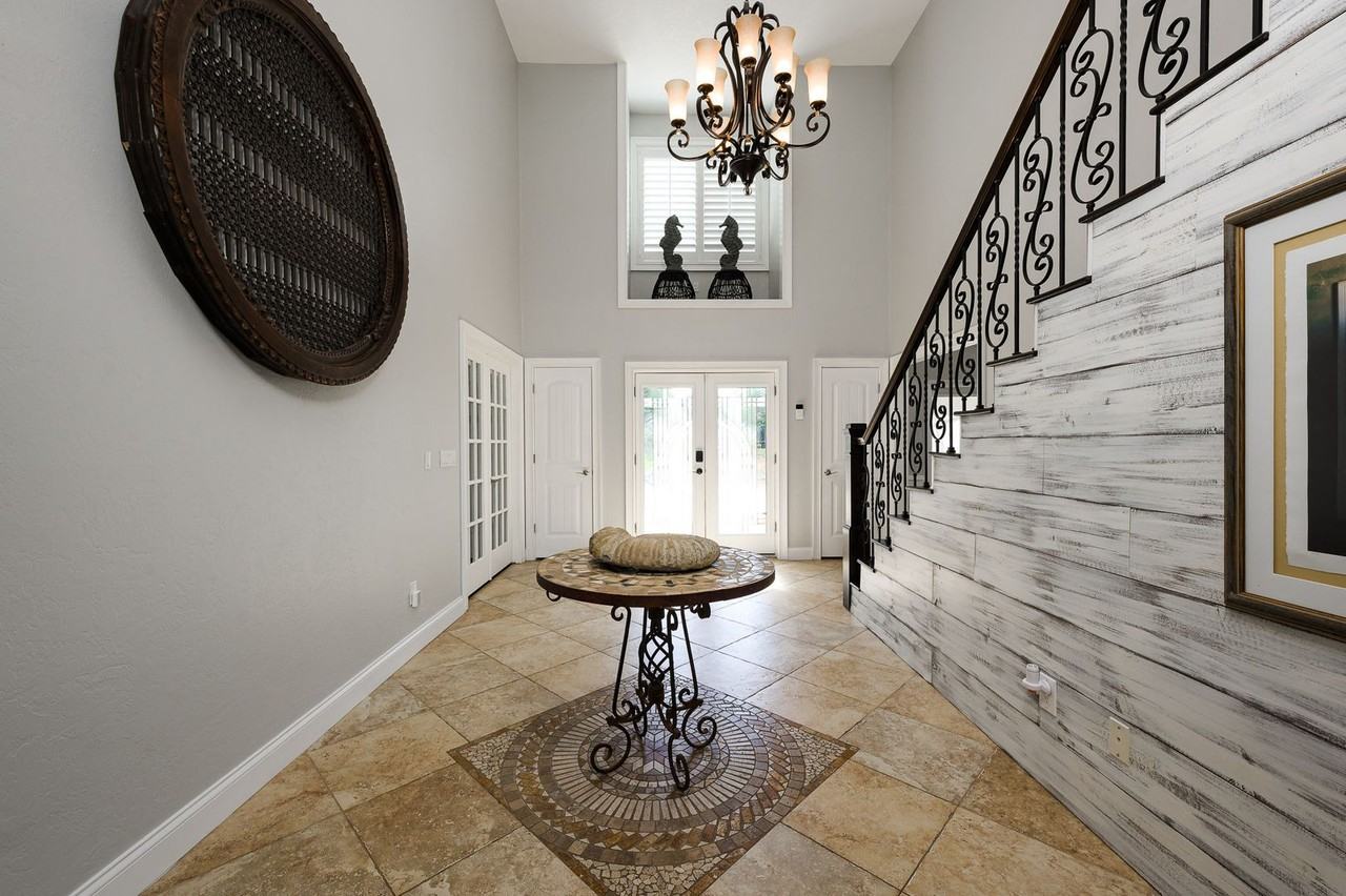1130 John Anderson Dr - Photo 3 of 40