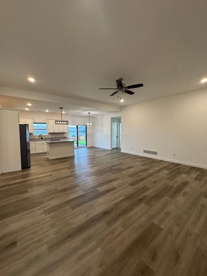 4680 Treaty Dr - Photo 4 of 25