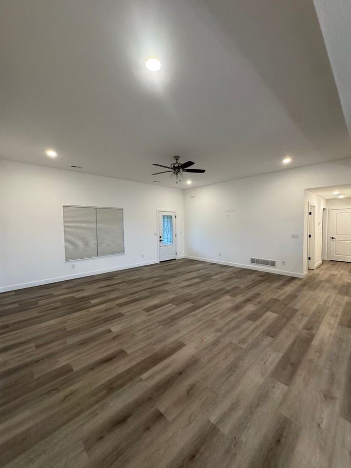 4680 Treaty Dr - Photo 5 of 25