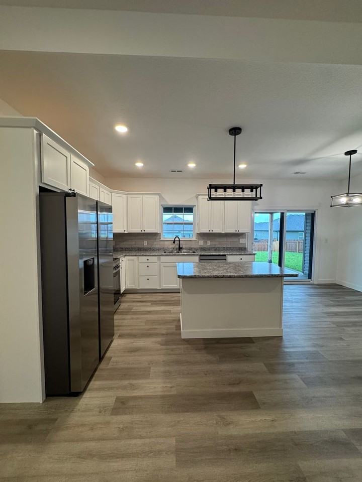 4680 Treaty Dr - Photo 6 of 25