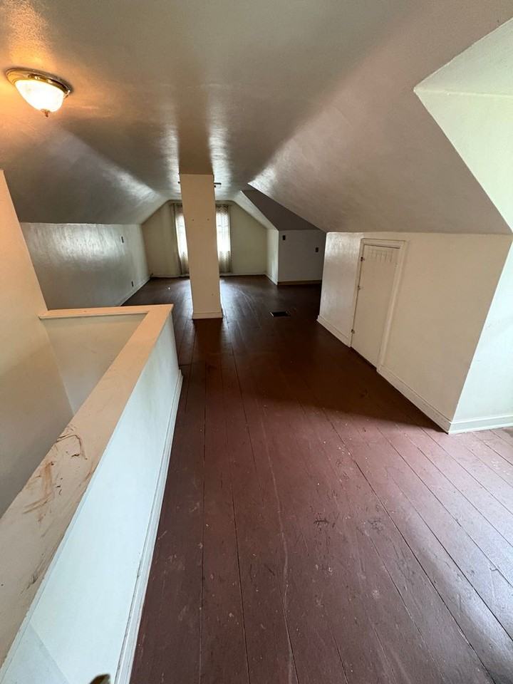 440 Cutler St - Photo 2 of 10