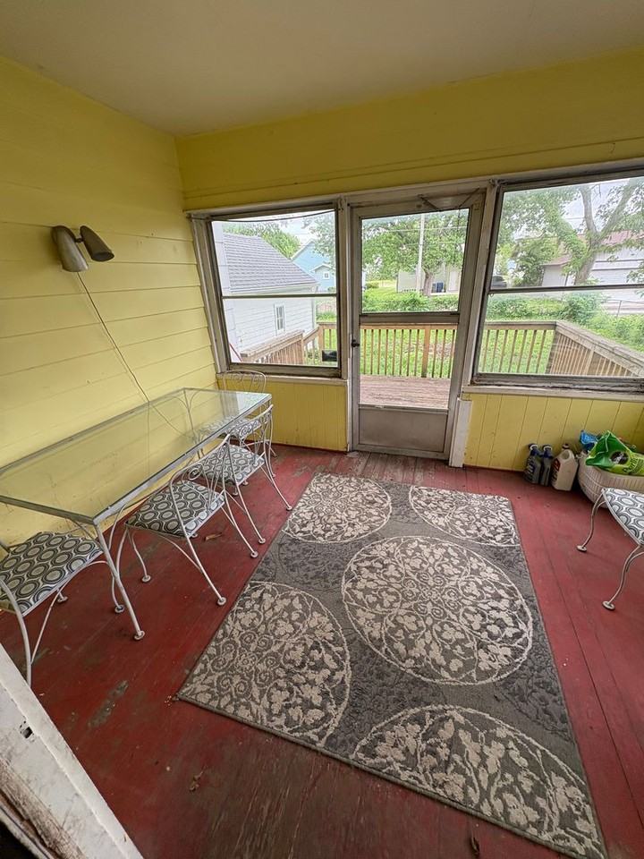 440 Cutler St - Photo 3 of 10