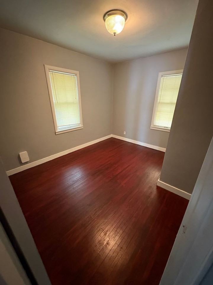 440 Cutler St - Photo 7 of 10