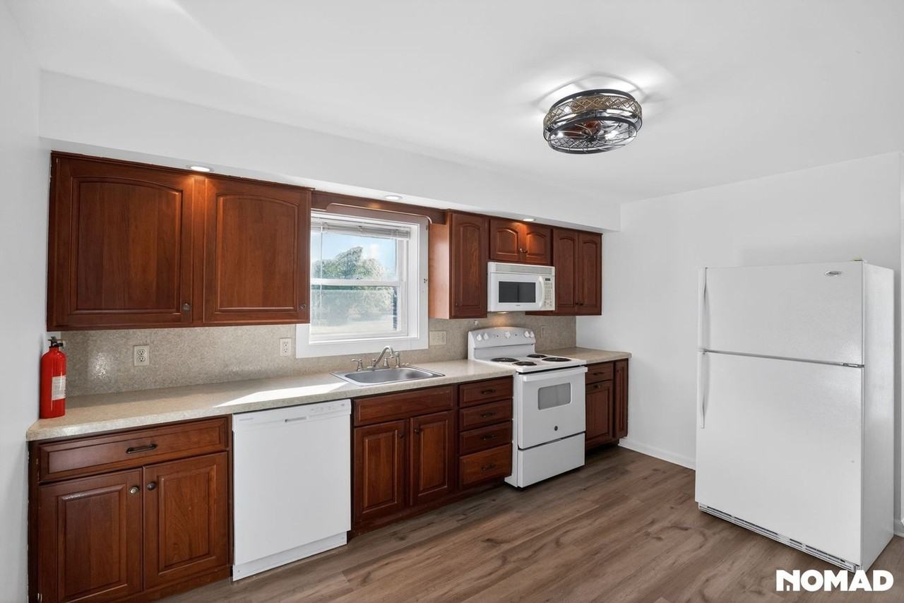 426 Myrtle Ave - Photo 4 of 15