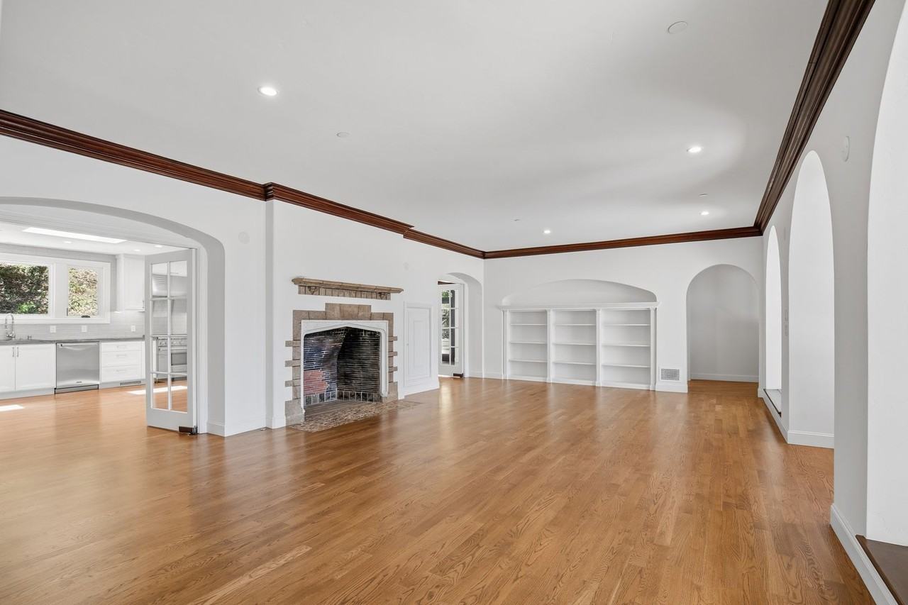 16010 Carey Ln - Photo 6 of 30