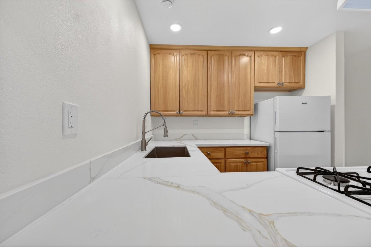 1116 Cortez St #B - Photo 5 of 12