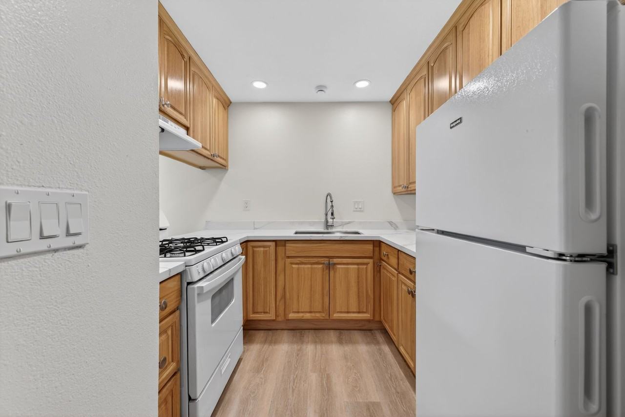 1116 Cortez St #B - Photo 6 of 12
