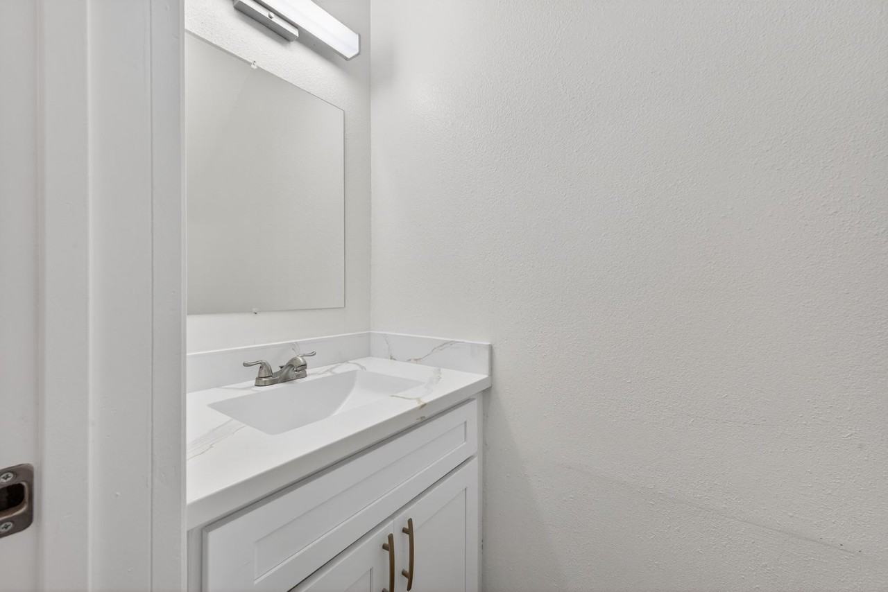 1116 Cortez St #B - Photo 7 of 12