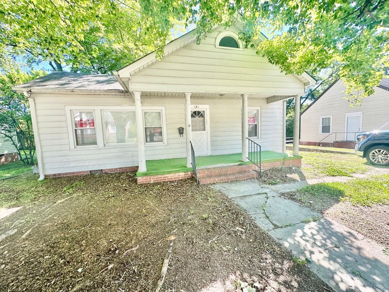 121 Henry St - Photo 2 of 10