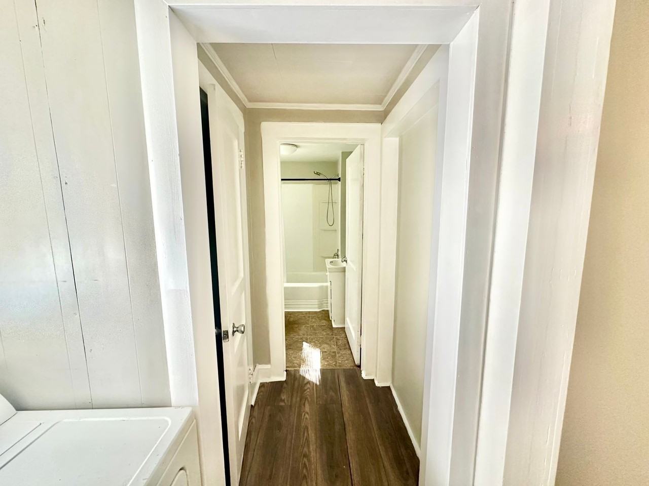 121 Henry St - Photo 4 of 10