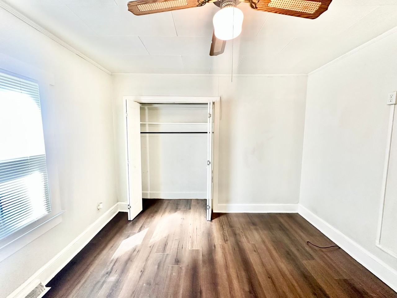 121 Henry St - Photo 6 of 10
