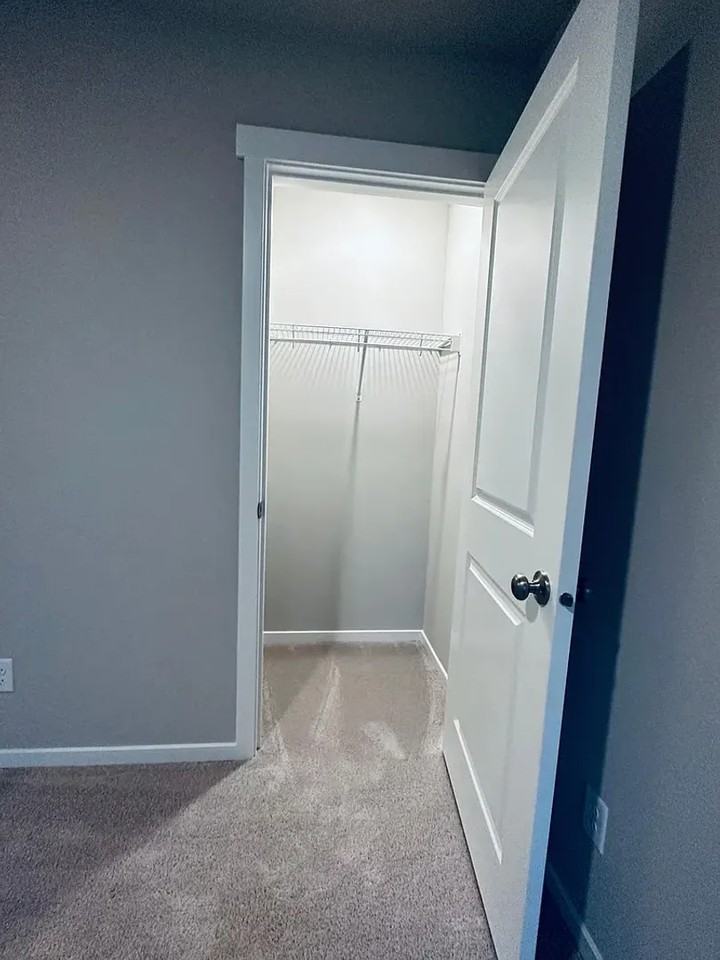 18916 Liberty Ridge Ln E - Photo 6 of 32