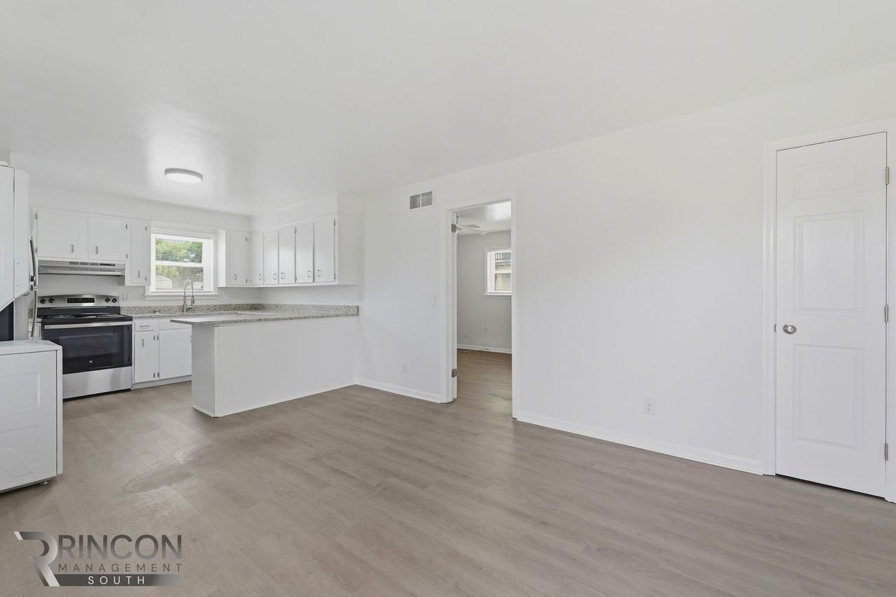 Fully Renovated 2 Bedroom Apartment - Photo 2 of 9