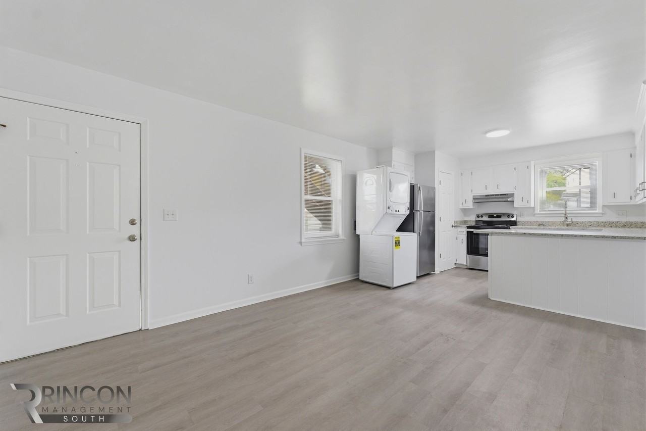 Fully Renovated 2 Bedroom Apartment - Photo 3 of 9
