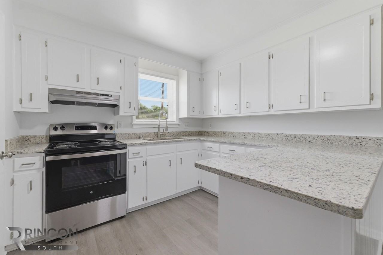 Fully Renovated 2 Bedroom Apartment - Photo 4 of 9