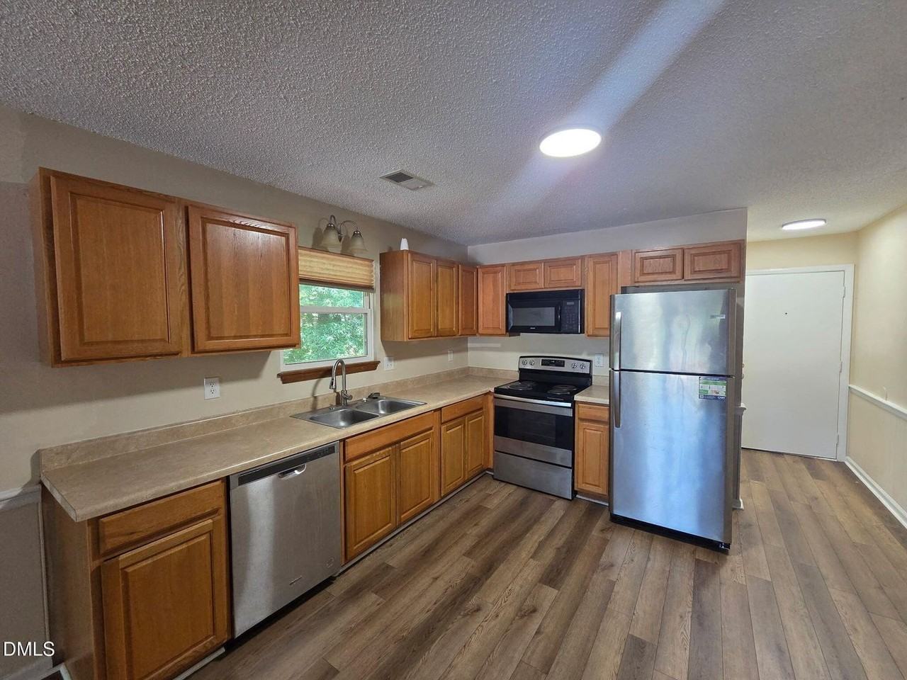 906 W Chatham St - Photo 3 of 14