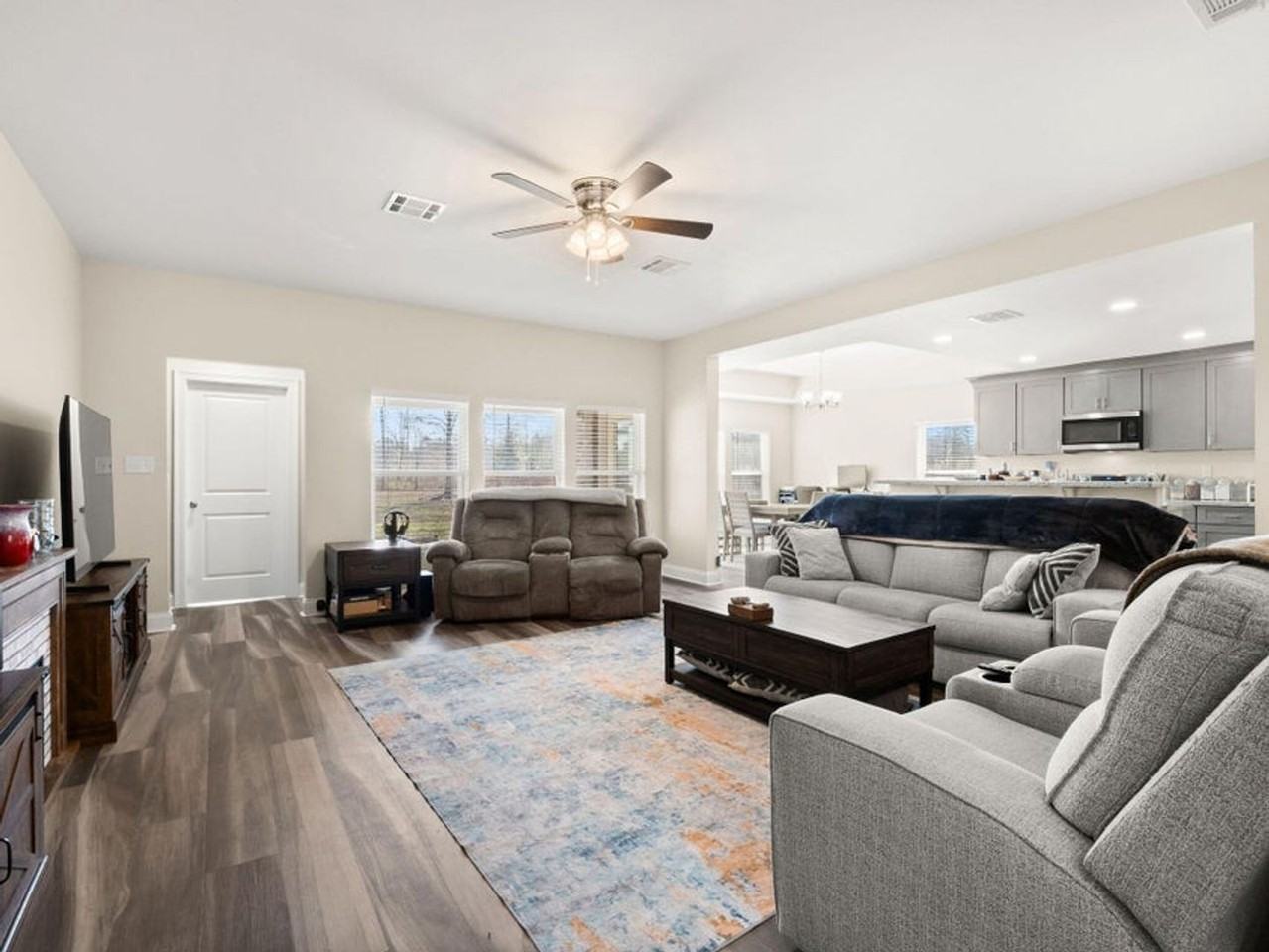 131 Landrum Rd - Photo 4 of 20