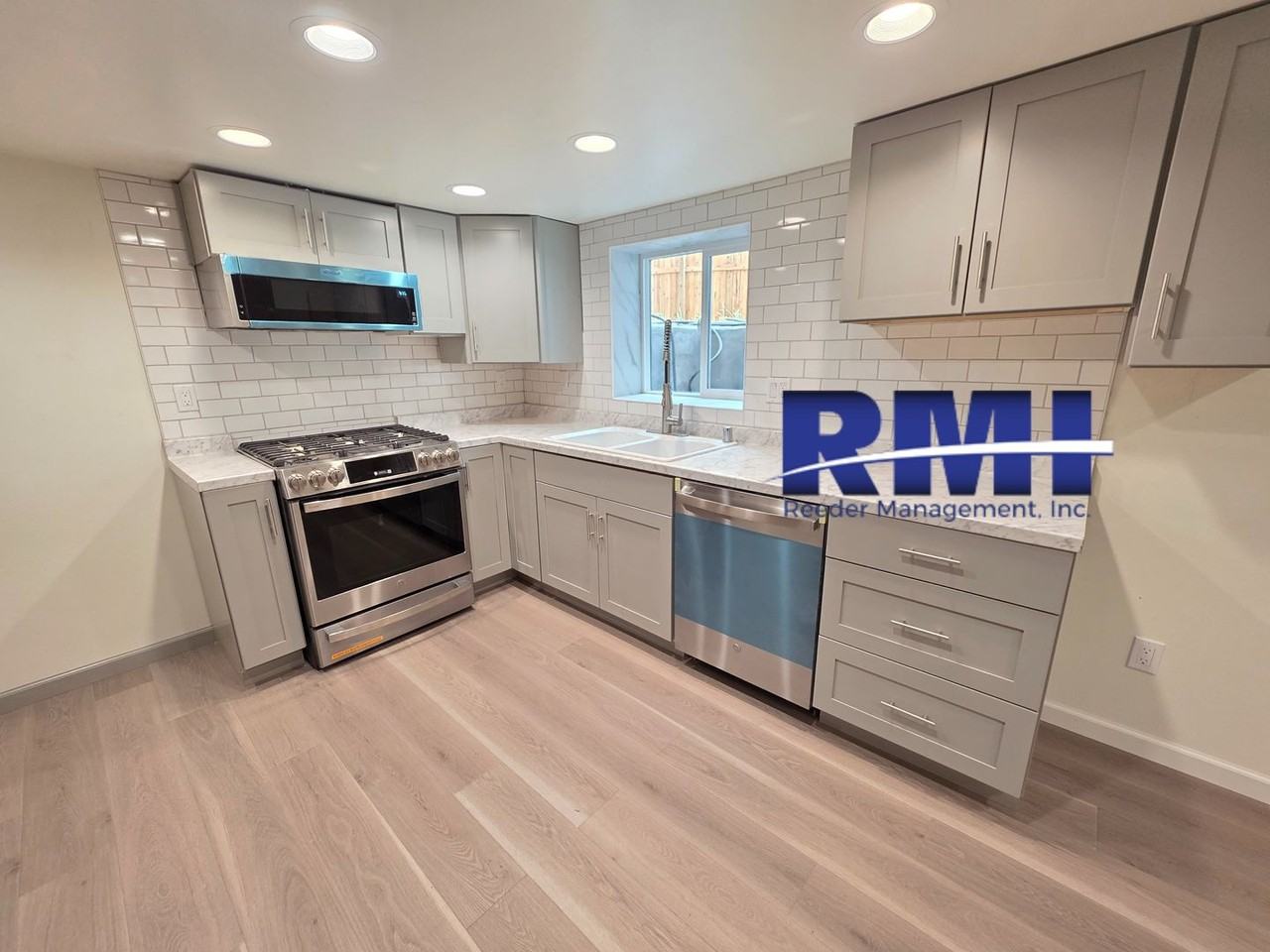 638 N Montgomery Ave - Photo 3 of 7