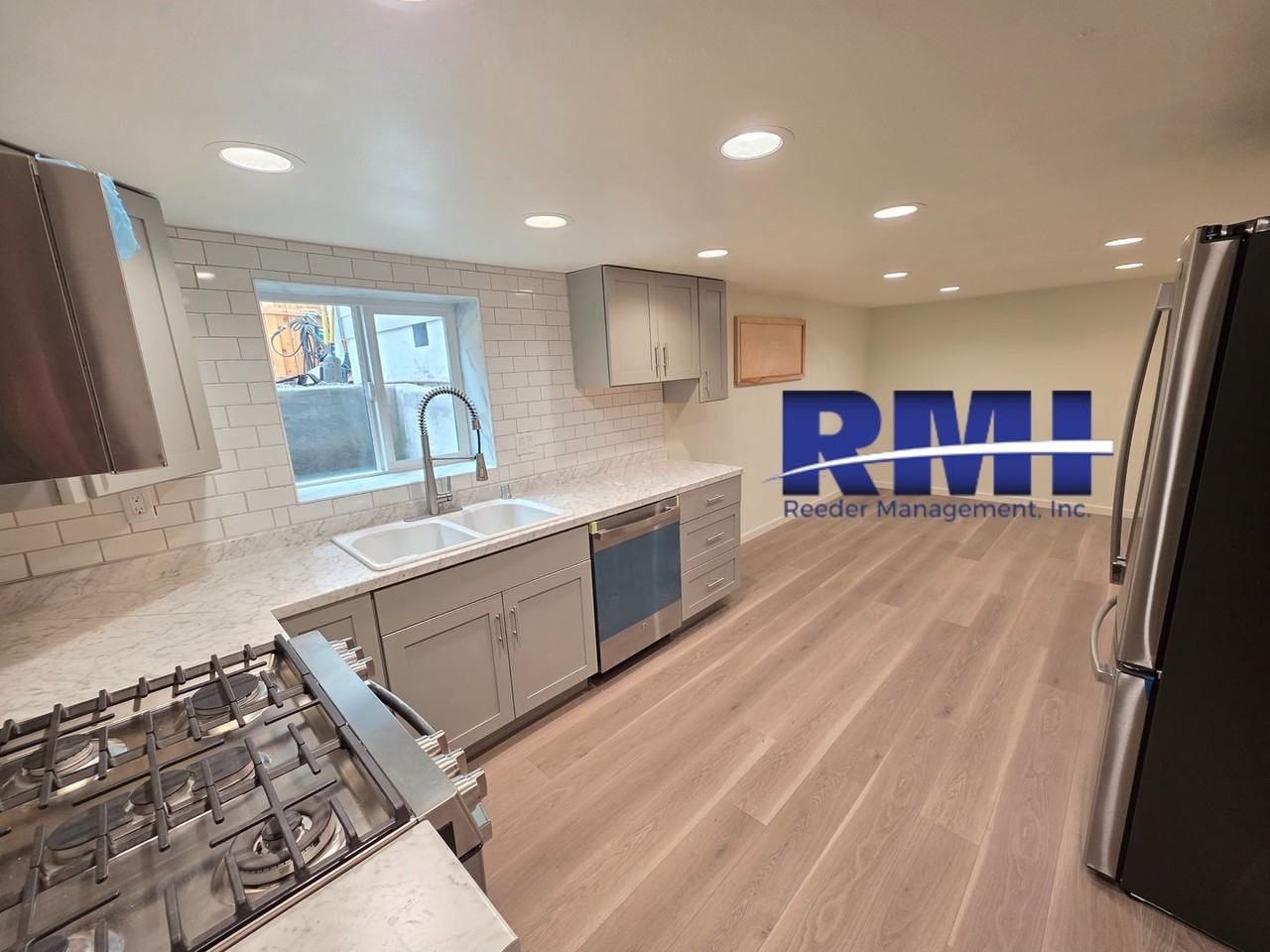 638 N Montgomery Ave - Photo 4 of 7