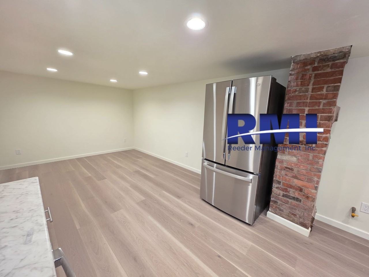 638 N Montgomery Ave - Photo 5 of 7