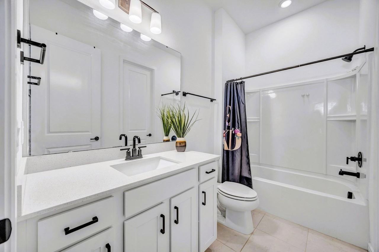13077 Willow Grove Dr - Photo 3 of 44