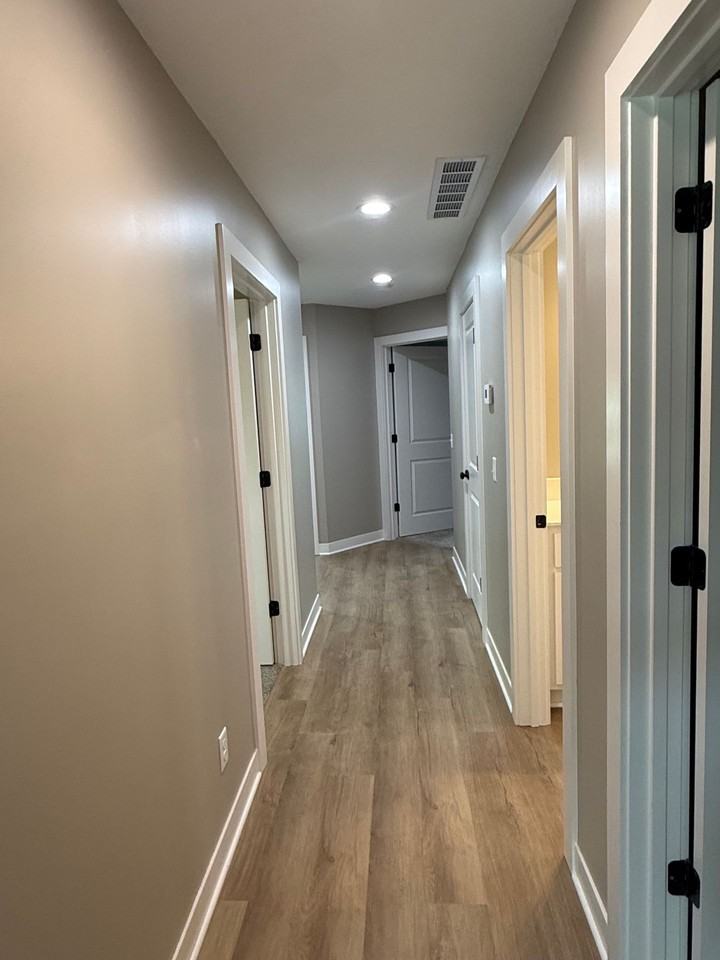 Benton duplex - Photo 3 of 15