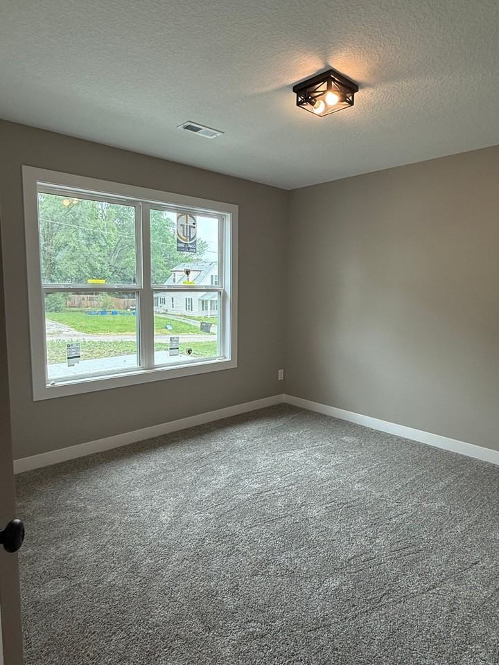 Benton duplex - Photo 5 of 15