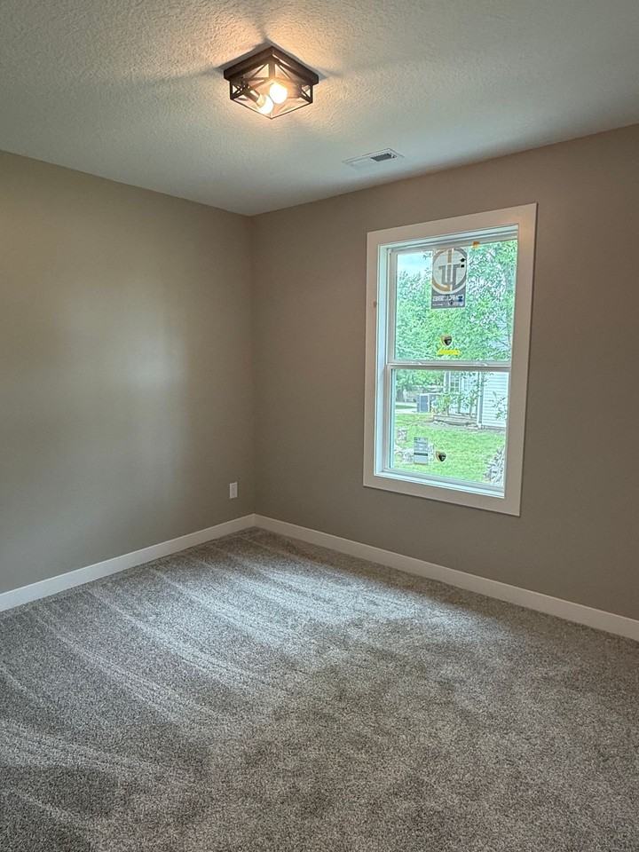 Benton duplex - Photo 6 of 15