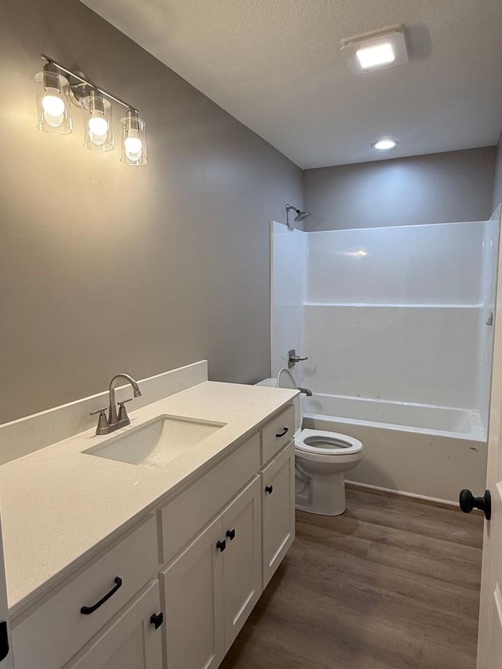 Benton duplex - Photo 7 of 15