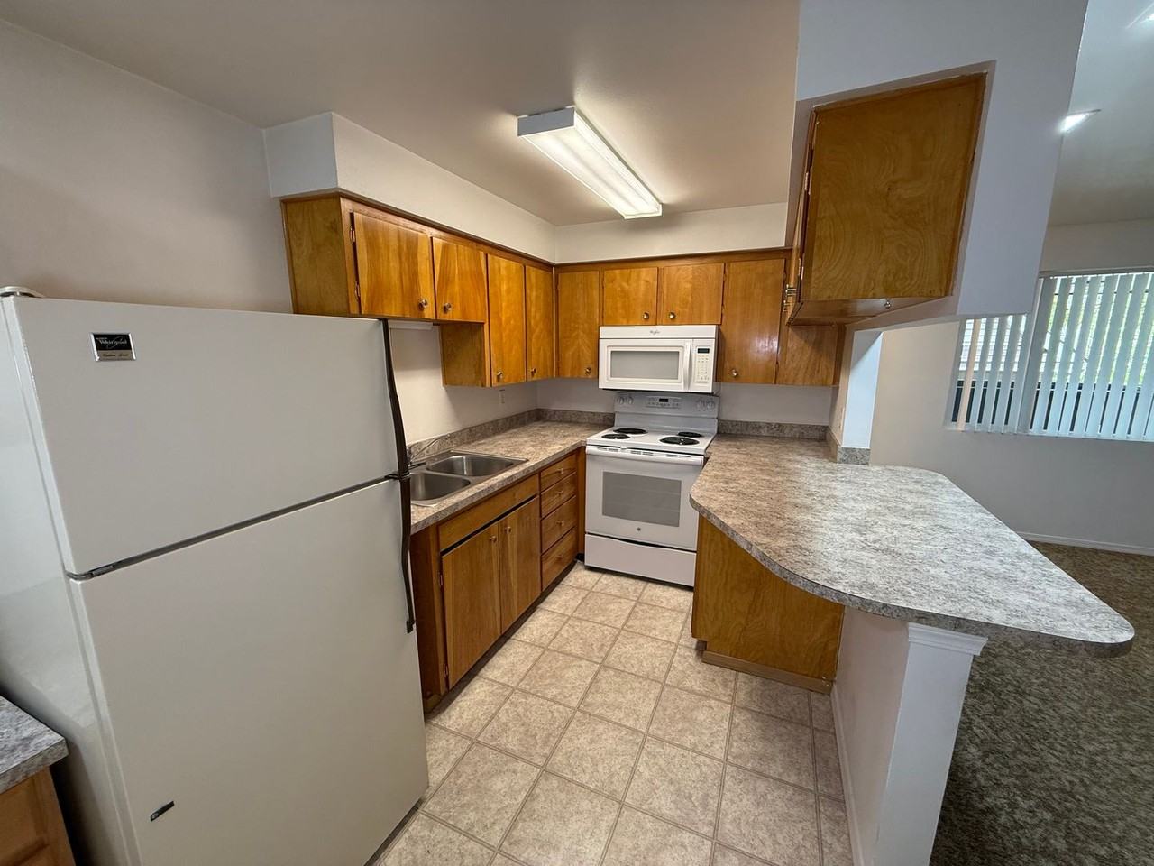 943 East Augusta Avenue - Photo 4 of 9