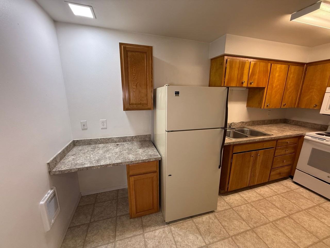 943 East Augusta Avenue - Photo 5 of 9