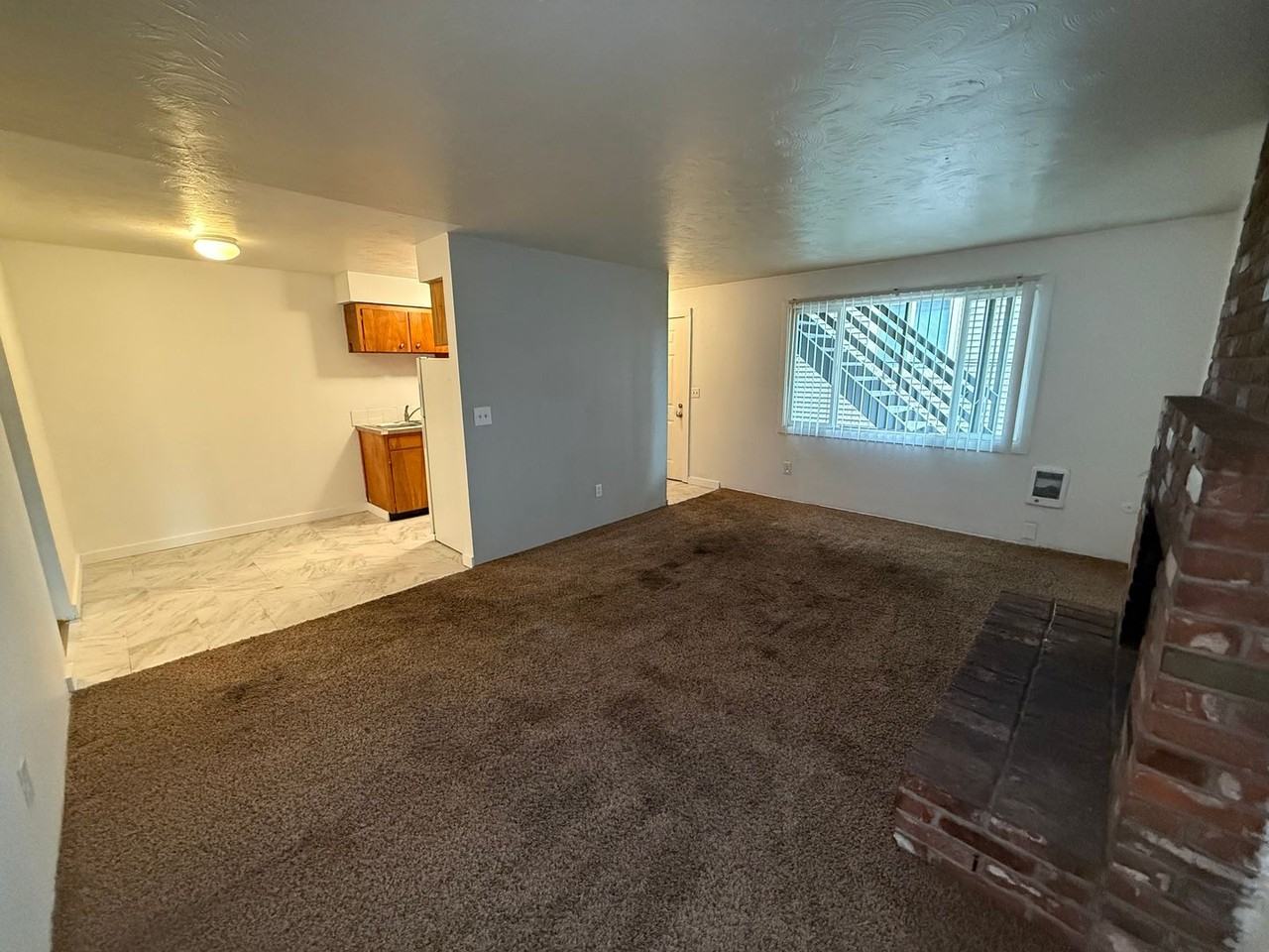 943 East Augusta Avenue - Photo 3 of 9
