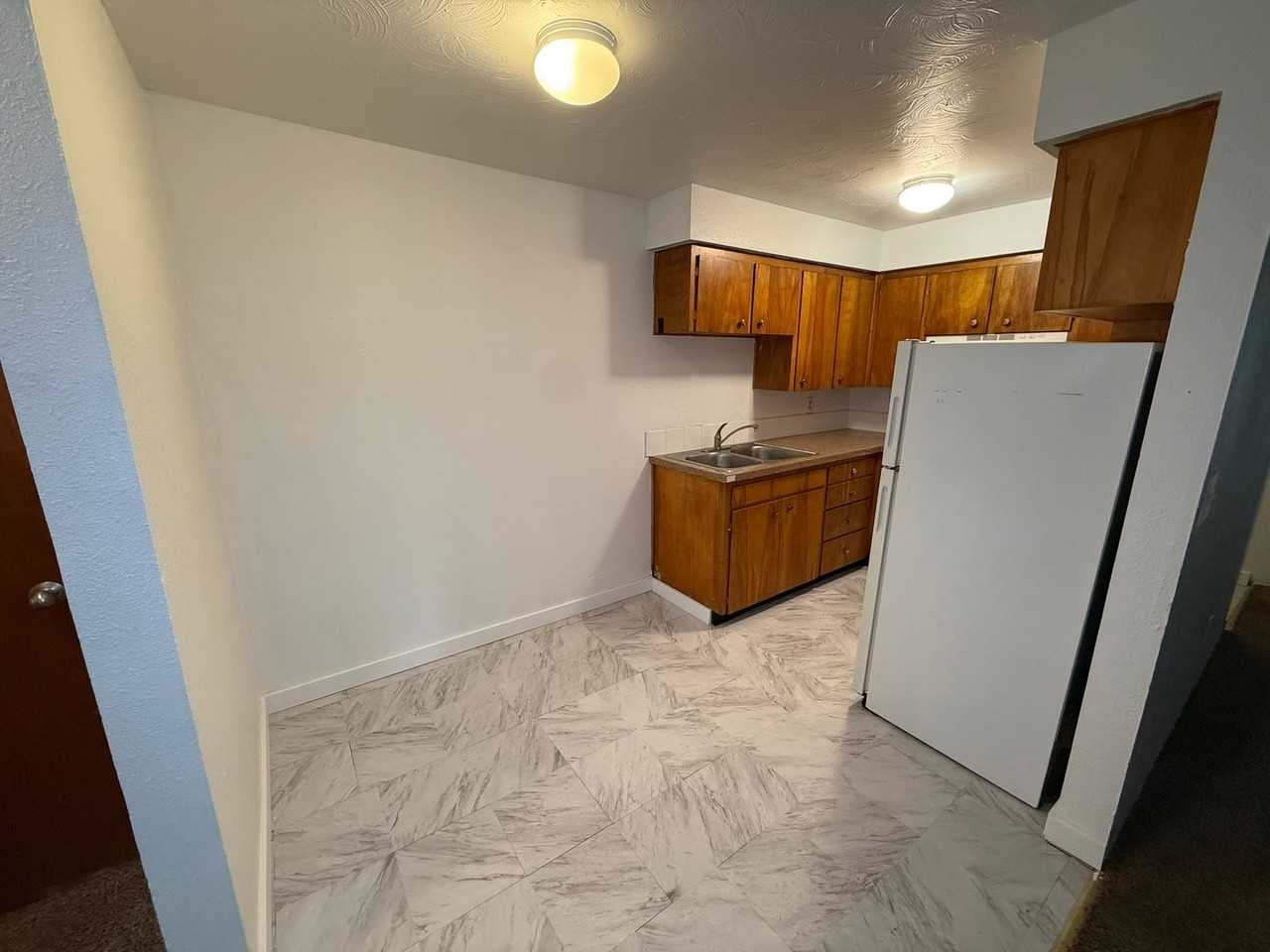 943 East Augusta Avenue - Photo 5 of 9