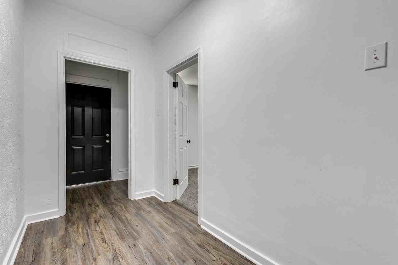 929 Climax St - Photo 3 of 43