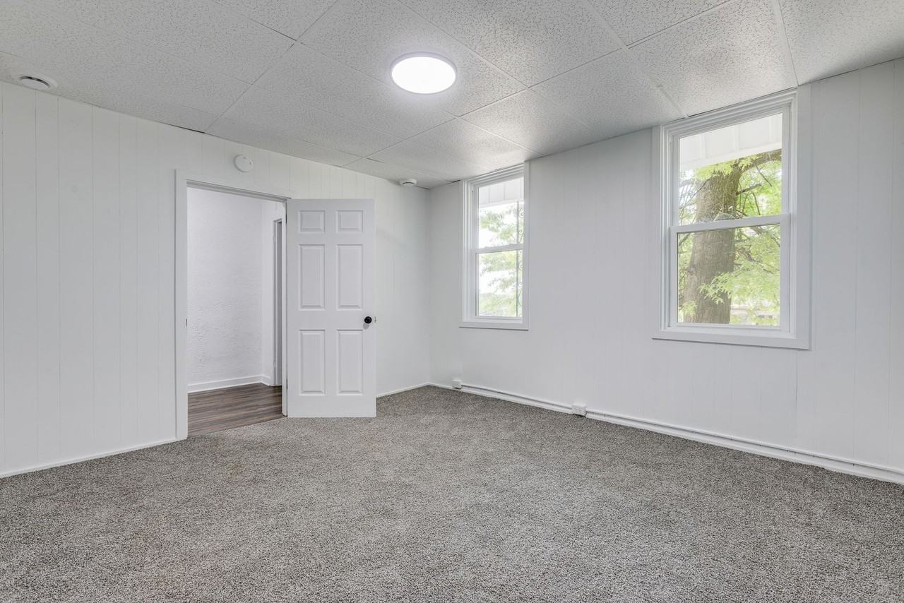 929 Climax St - Photo 5 of 43